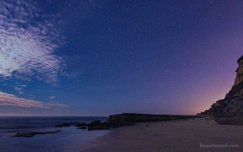gece-kumsal-deniz-ve-yildizlar